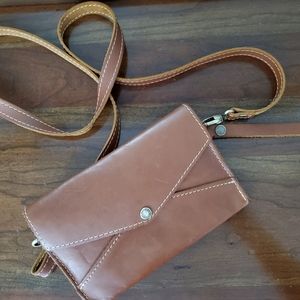 Portland Leather Envelope Crossbody in Honey